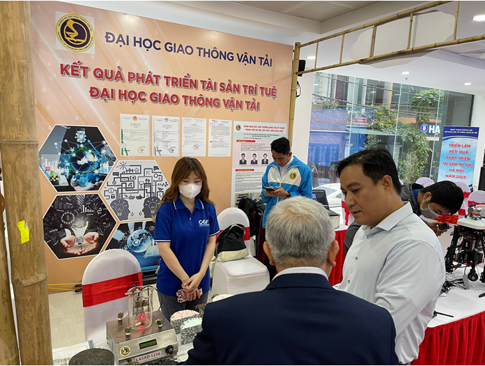 Trường Đại học Giao thông vân tải tham gia Triển lãm Kết quả phát triển tài sản trí tuệ Hà Nội năm 2023