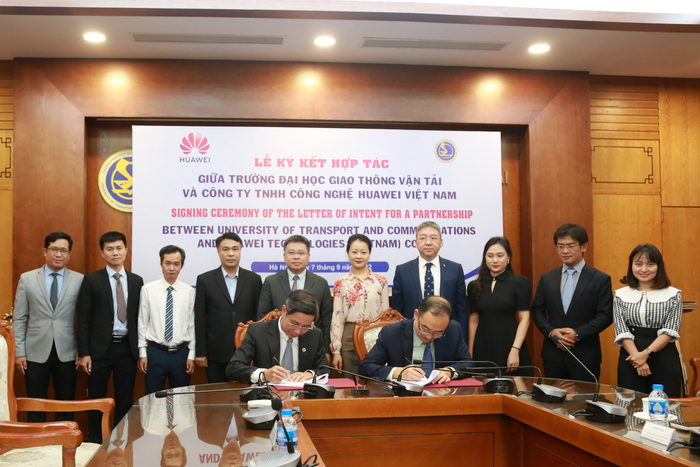 Cooperation signing ceremony with Huawei Technologies (Vietnam) Co. Ltd.