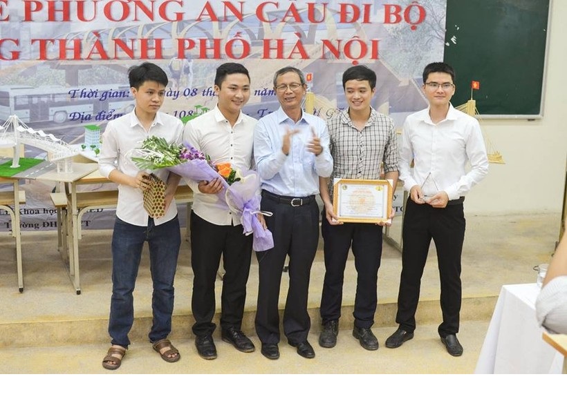 Phần thưởng cao quý nhất là học trò cống hiến thật nhiều cho xã hội