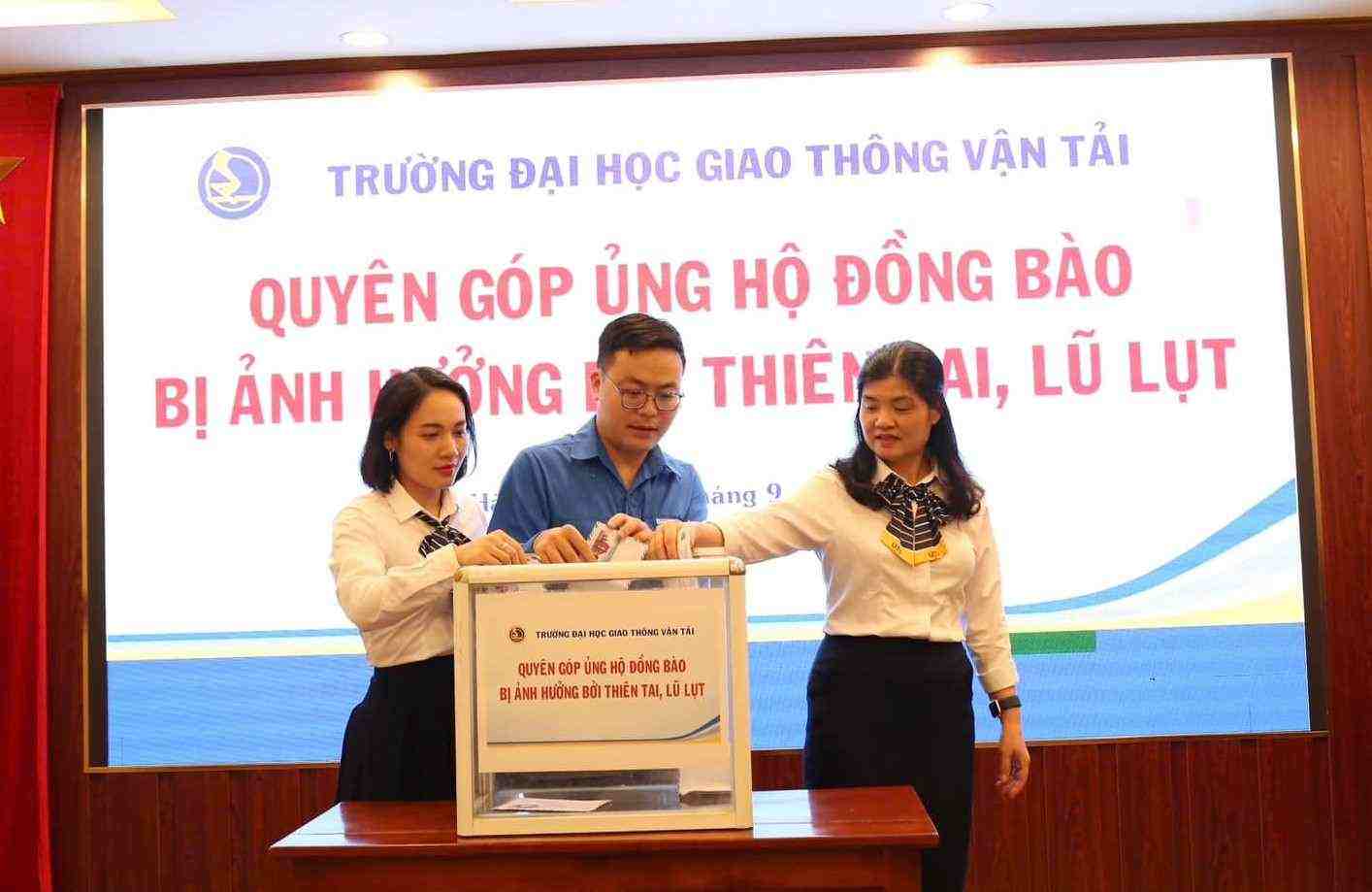 Nhà giáo, người lao động và sinh viên trường Đại học giao thông vận tải ủng hộ đồng bào bị thiên tai, lũ lụt tháng 09 năm 2024